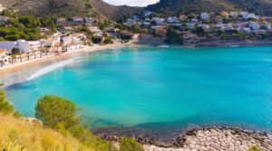 Buying with local estate agents in Moraira